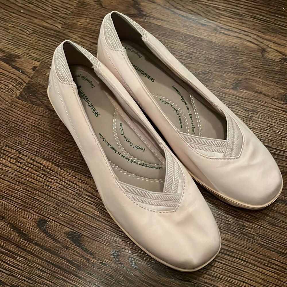 Grasshoppers - low wedge beige shoes